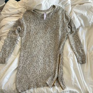 Cute sweater dress with side zipper detailing